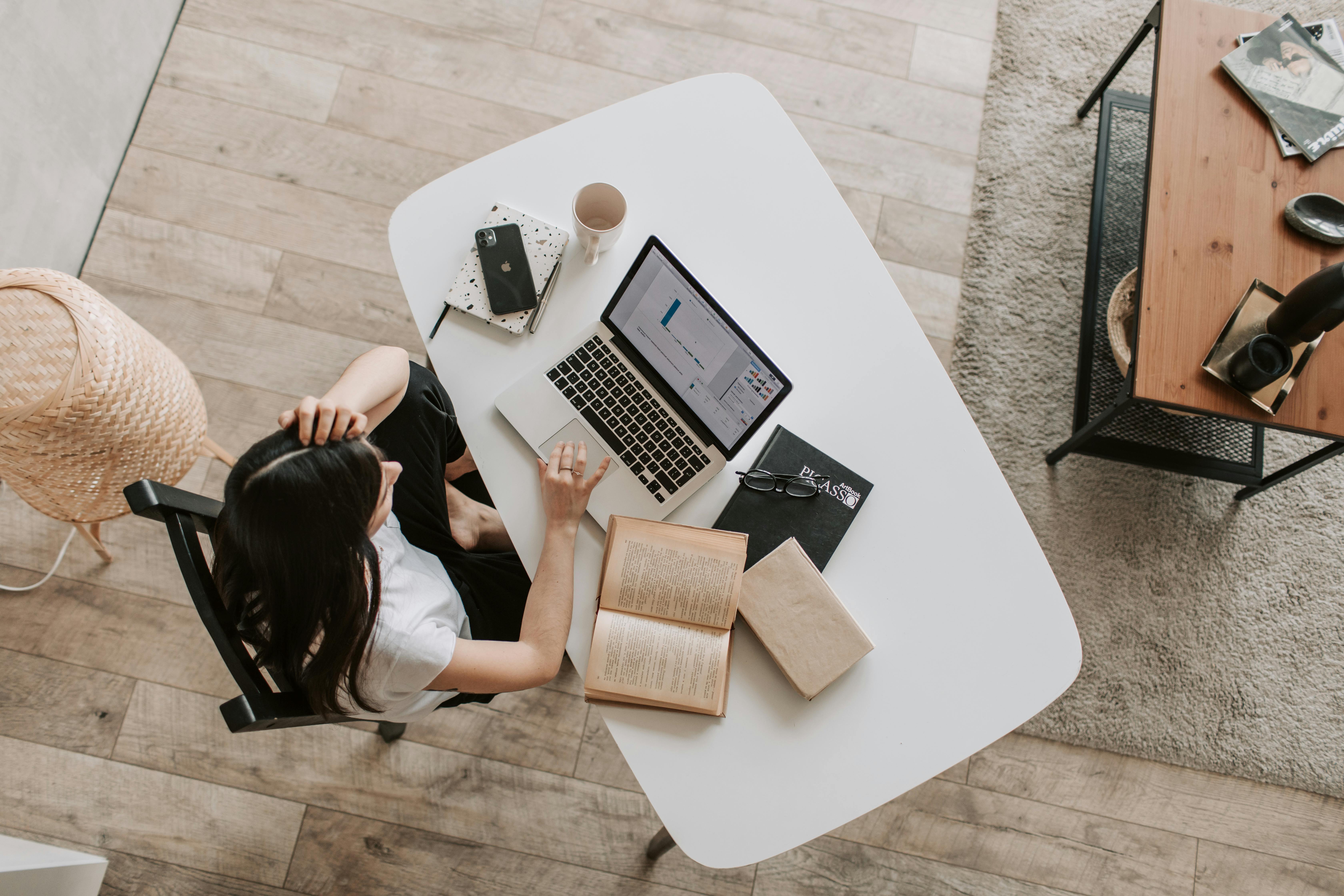 🧠 Stop Multitasking and Focus Fast: The 25-Minute Rule That Doubled My Output